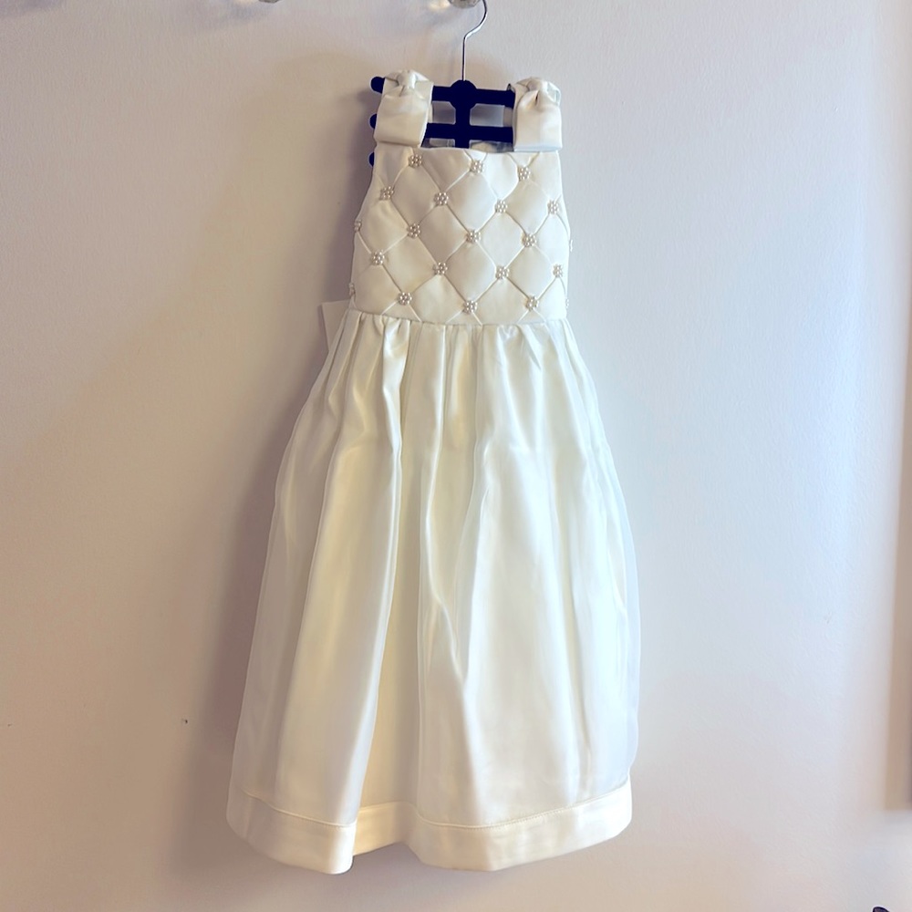 Cinderella dress. Size 3 T. Perfect condition. Pearl detail.